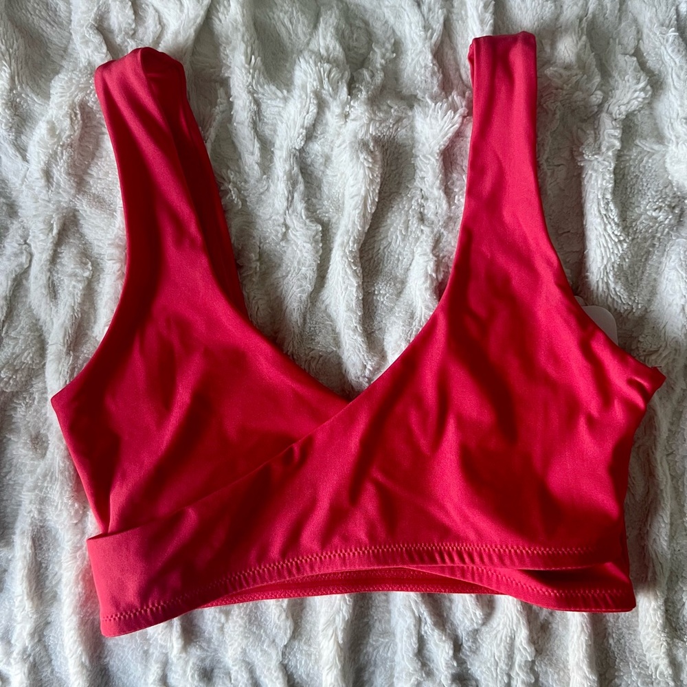 NWT Fabletics Low Impact Crossover Sports Bra